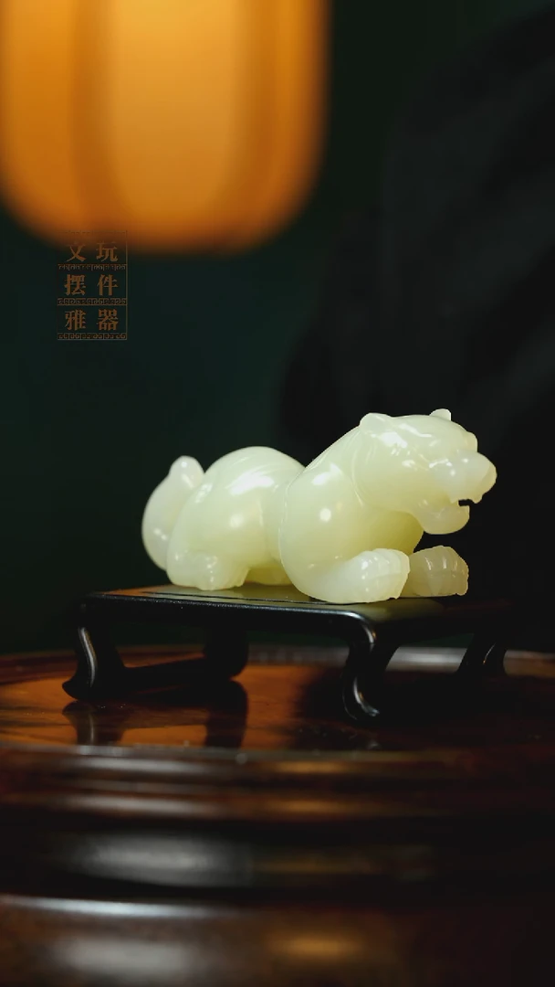 玉《伏虎》手把件摆件