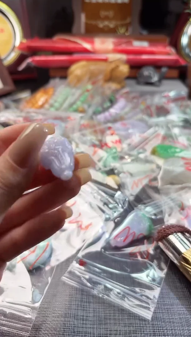 翡翠未镶嵌颈饰100649438