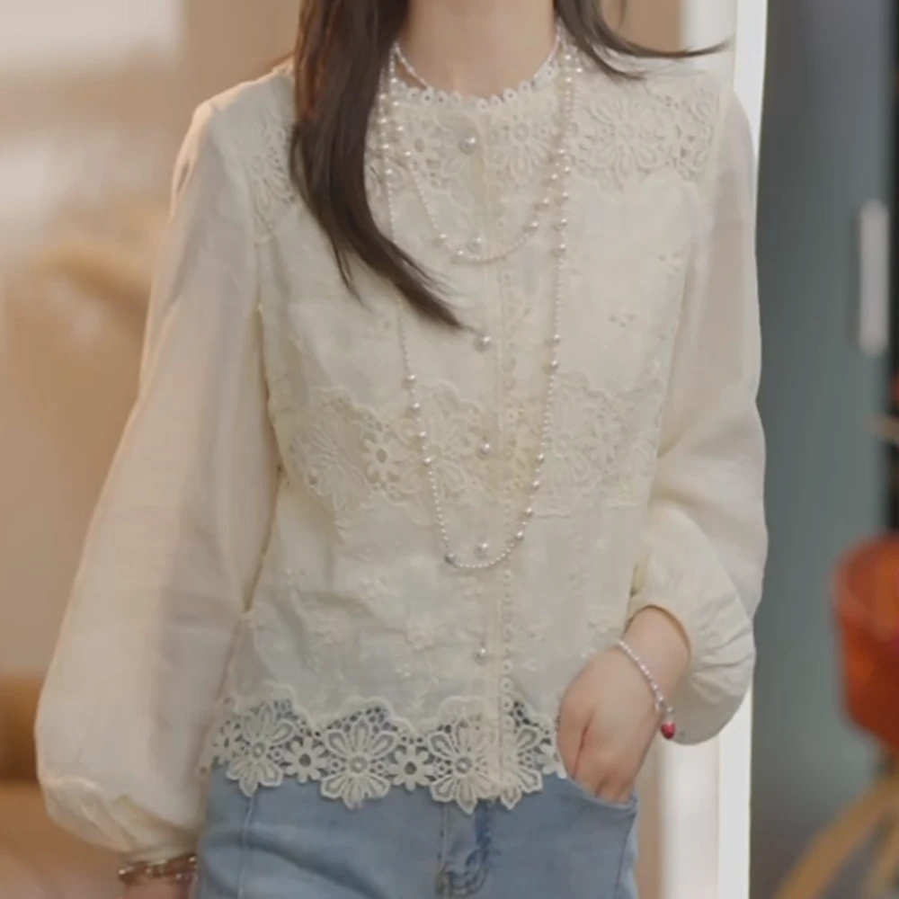 2025春女装花朵蕾丝圆领珍珠扣上衣气质长袖百搭镂空显瘦衬衫