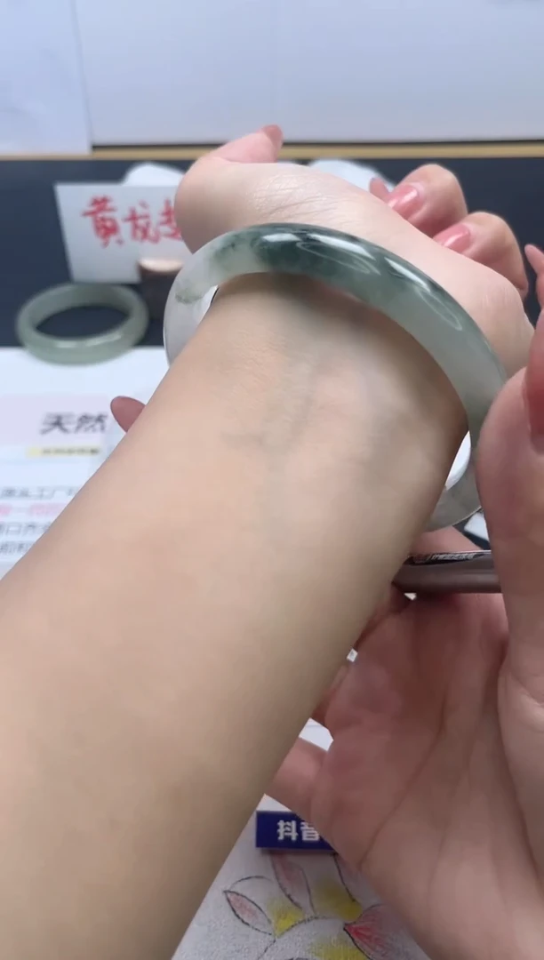 【闪购商品】石英质玉手镯未镶嵌56/63.5