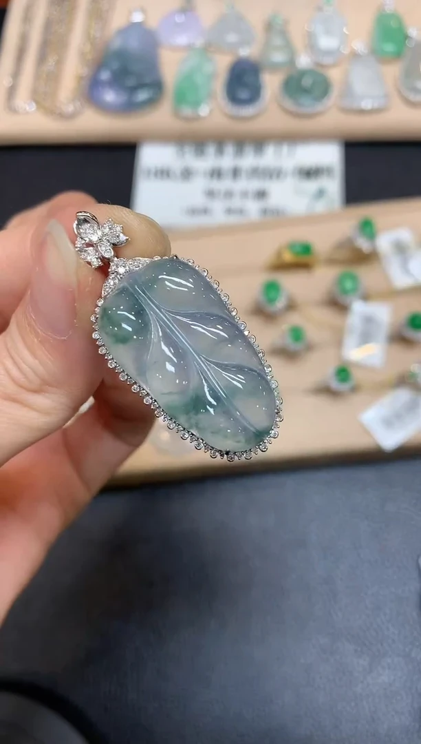 【闪购商品】翡翠颈饰18K金镶嵌树叶【无服务费