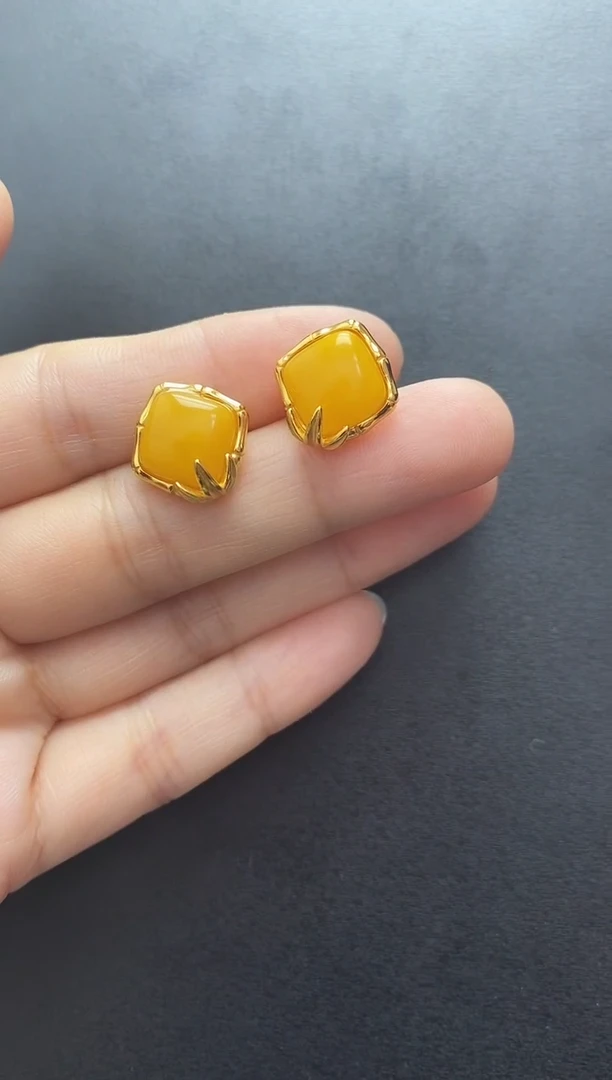 裸石琥珀未镶嵌耳钉