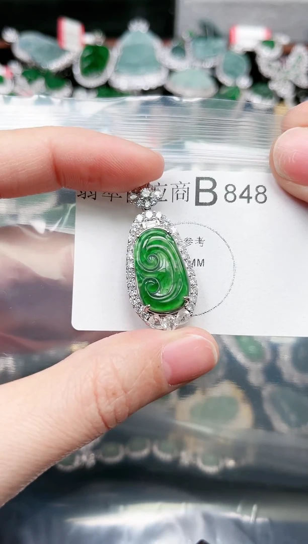 【闪购商品】翡翠颈饰未镶嵌848赠皮绳