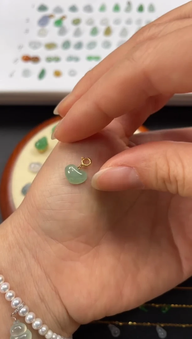 吊坠(不含链)18K金镶嵌翡翠一个JK212