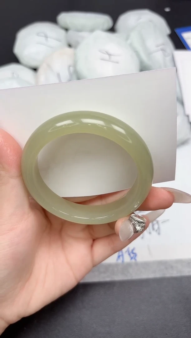 未镶嵌手镯石英质玉120-57.2