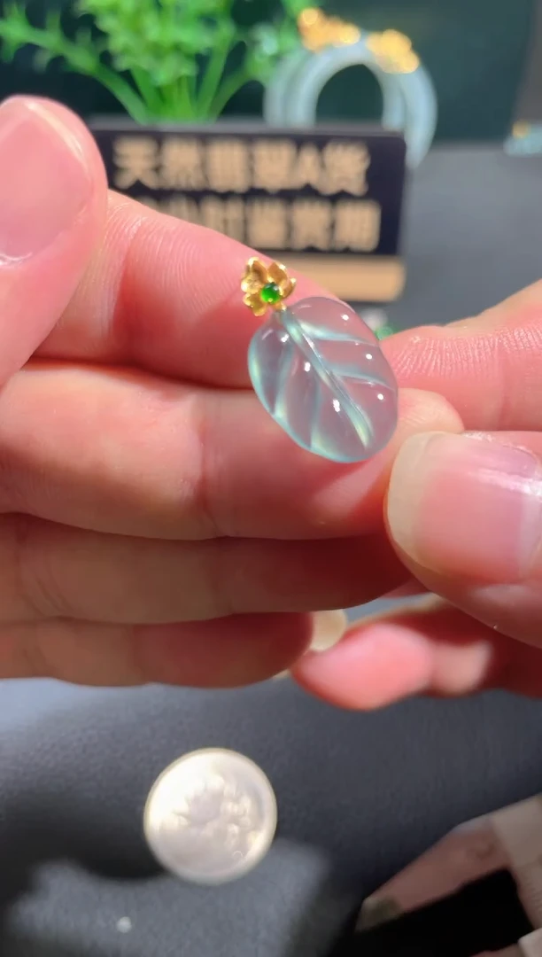 翡翠18K金镶嵌颈饰翡翠