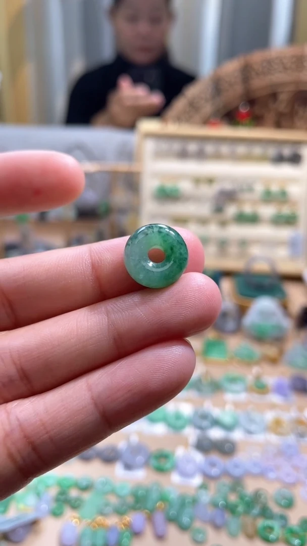 【闪购商品】翡翠颈饰未镶嵌甜甜圈