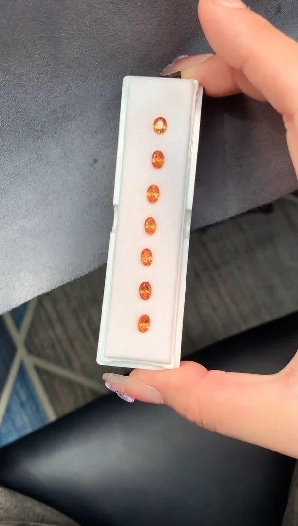 未镶嵌耳饰石榴石（芬达石）4*6七颗