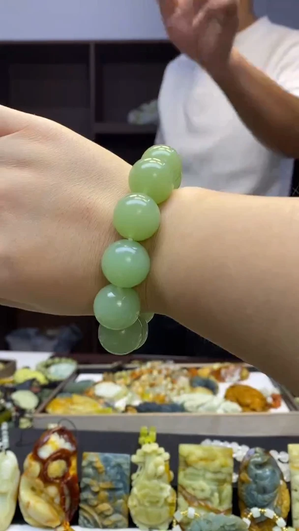 未镶嵌岫玉挂件