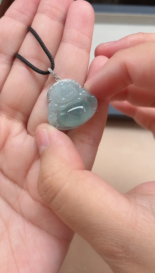 颈饰18K金镶嵌翡翠挂件