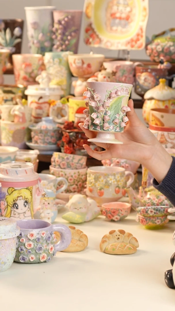 摆件陶景德镇釉下彩手绘设计师款陶瓷