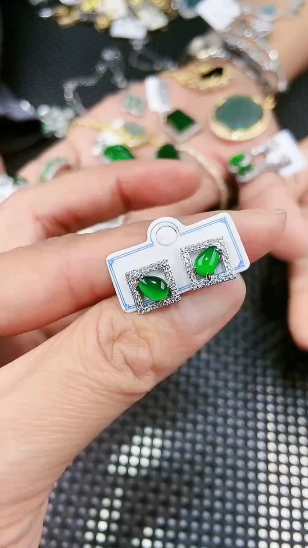 【闪购商品】翡翠耳饰未镶嵌11111111