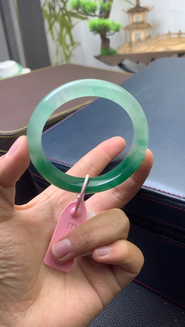 【闪购商品】石英质玉手镯未镶嵌非洲翠