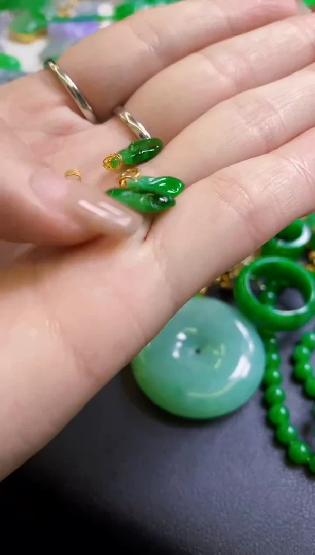 【闪购商品】定制翡翠18K金镶嵌吊坠多样性发货