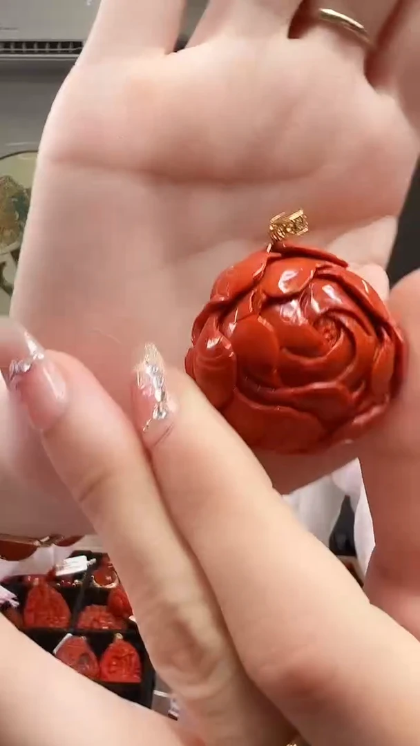 吊坠(不含链)18K金镶嵌南红玛瑙/牡丹花