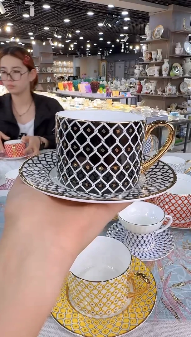 骨瓷娜娜中古器物如图所示65