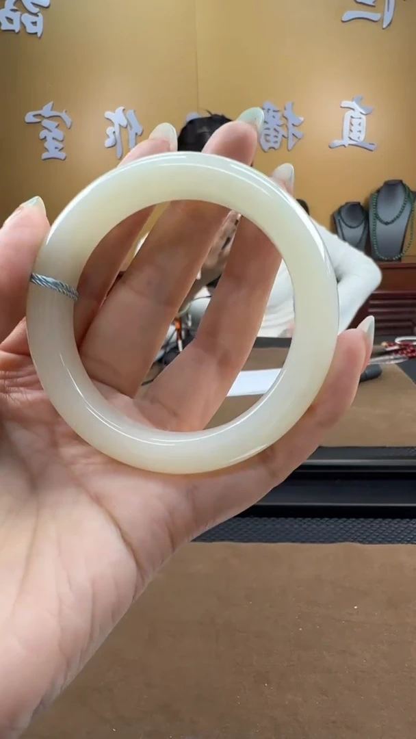 颈饰未镶嵌和田玉手镯56