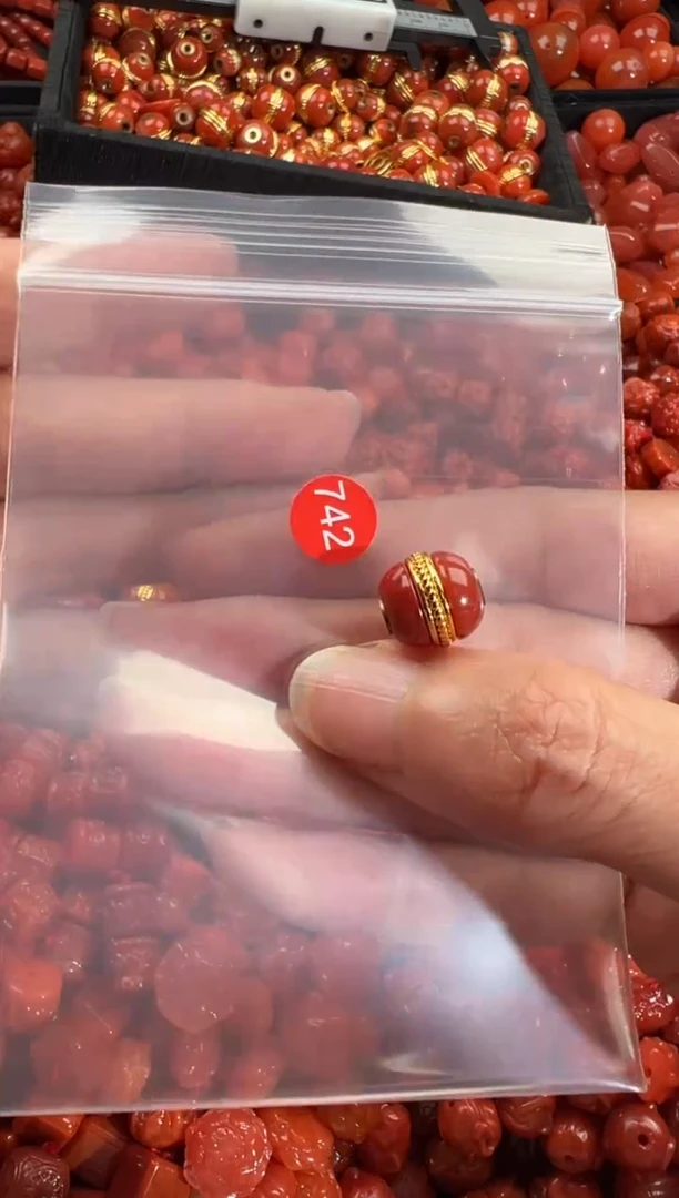 南红玛瑙未镶嵌颈饰1