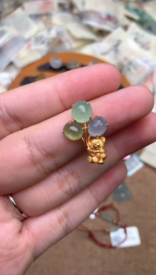 18K金镶嵌挂件翡翠一