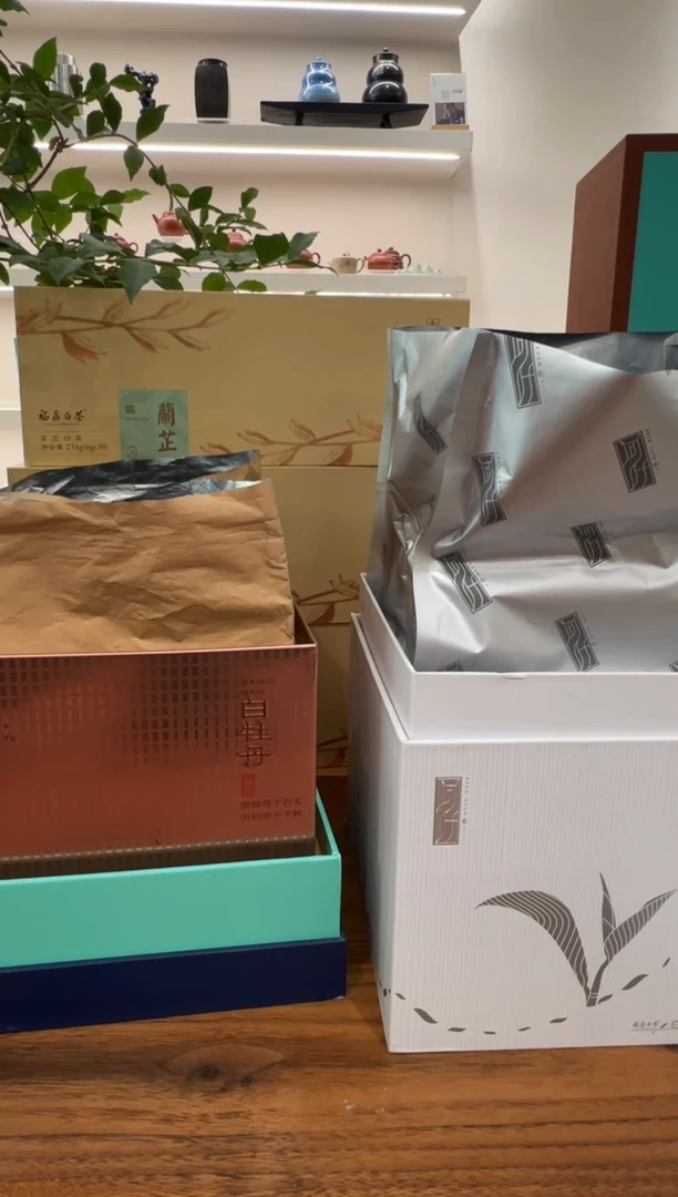 博****2正方罐白牡丹2025