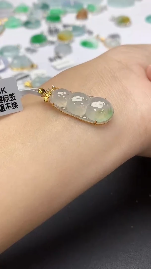 翡翠18K金镶嵌颈饰天然缅甸a货翡翠