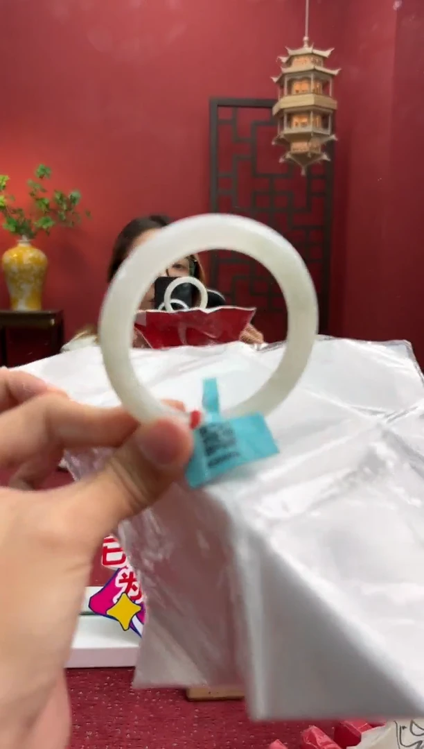 未镶嵌手镯（圆镯）翡翠翡翠手镯1