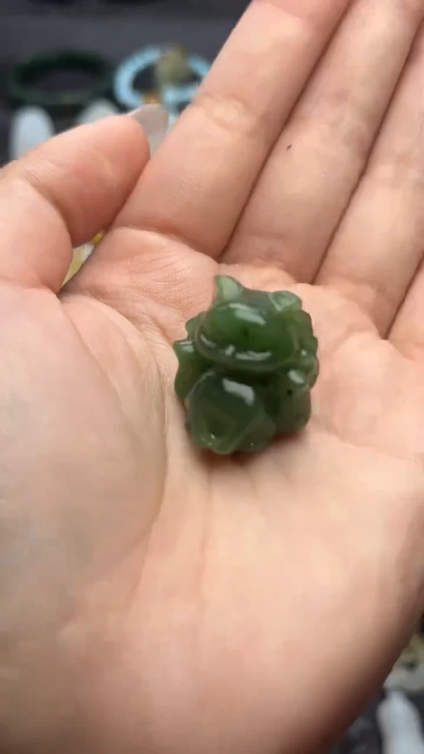 颈饰未镶嵌和田玉九尾狐