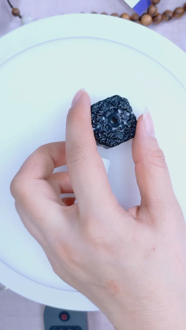 蛇纹石玉未镶嵌吊坠(赠链)方形平安扣