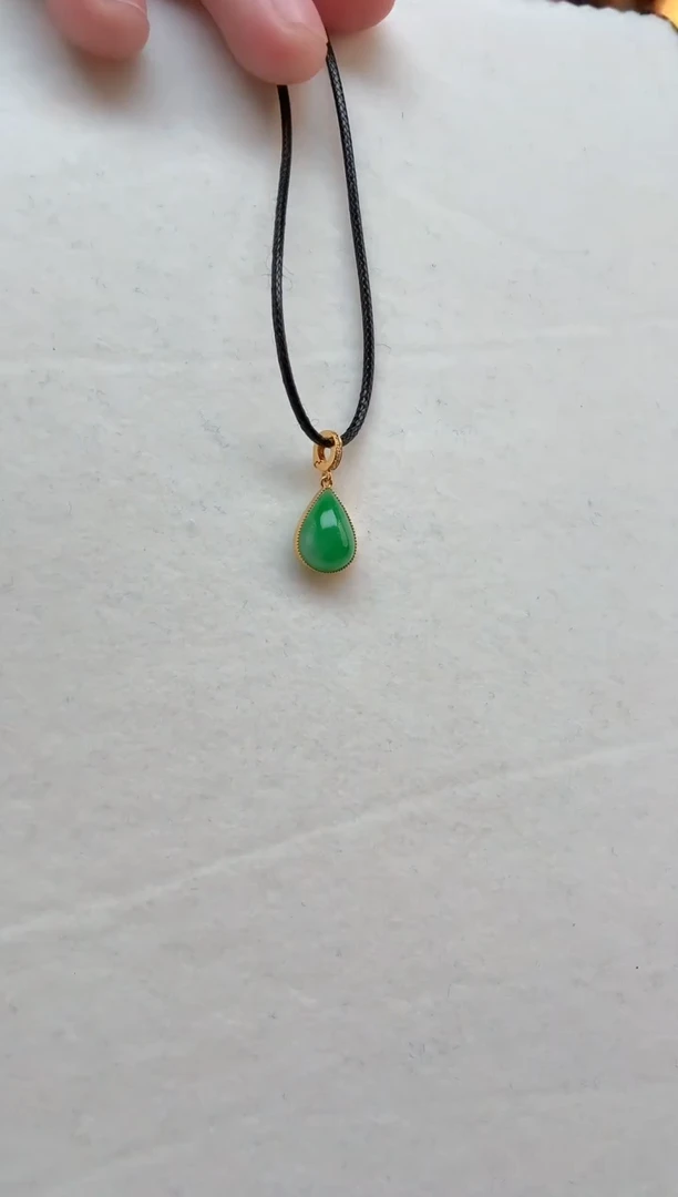 颈饰18K金镶嵌翡翠挂件