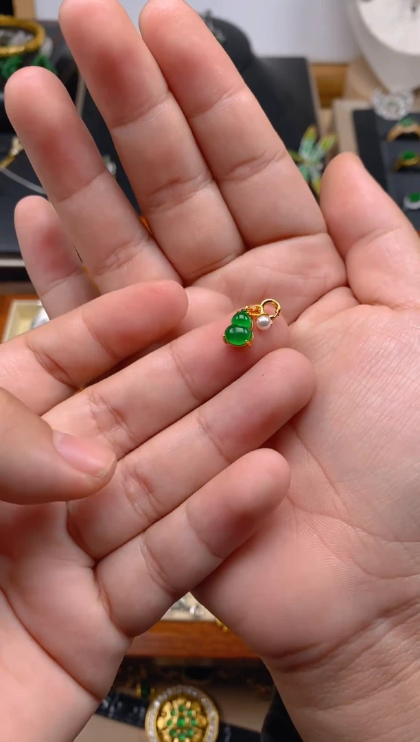 【闪购商品】翡翠颈饰银S925镶嵌葫芦