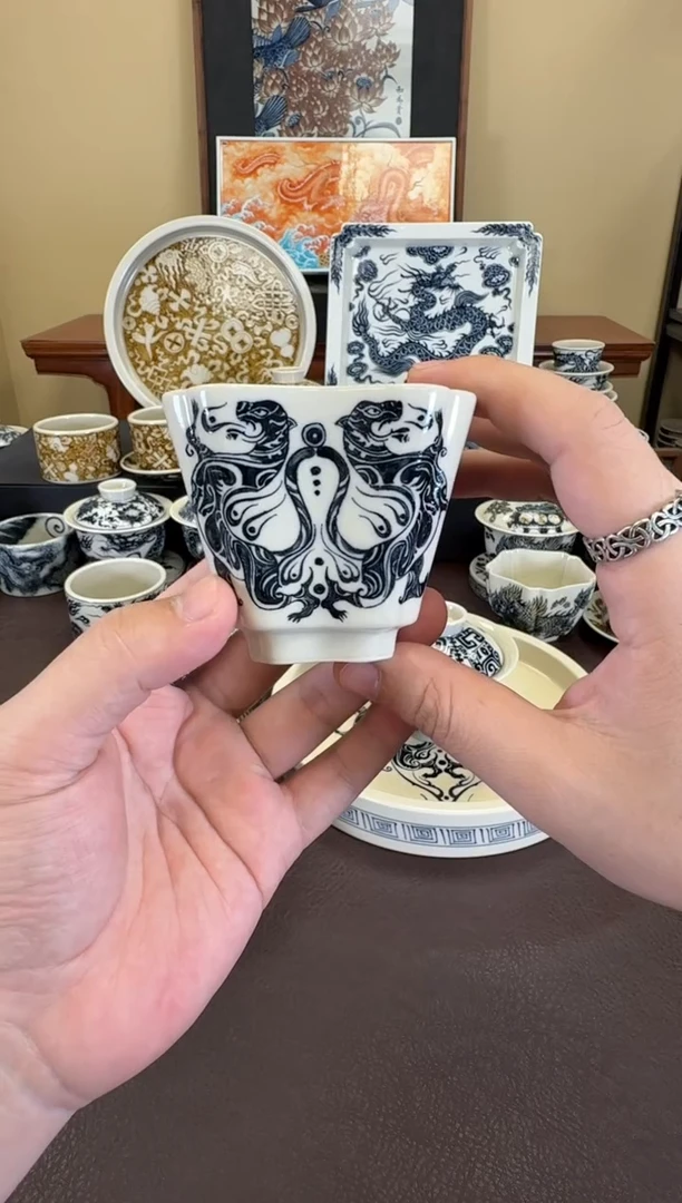 二号釉虎符纹四方杯