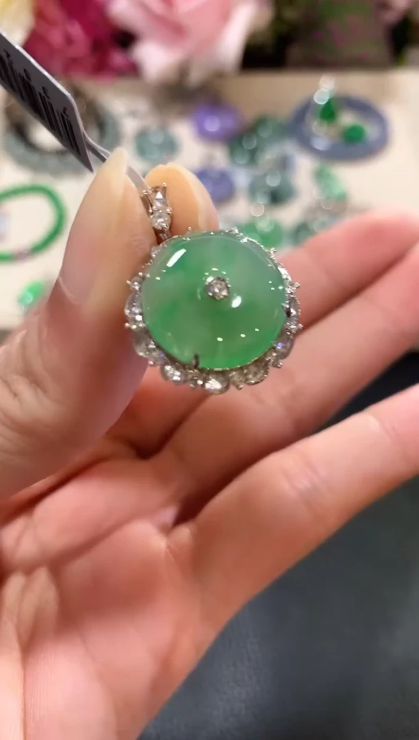 吊坠(不含链)18K金镶嵌翡翠n91  不退换