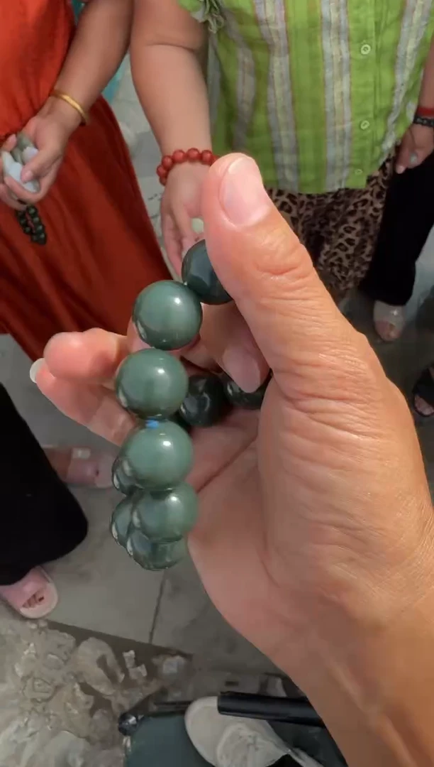 未镶嵌和田玉（糖玉）挂件和田玉