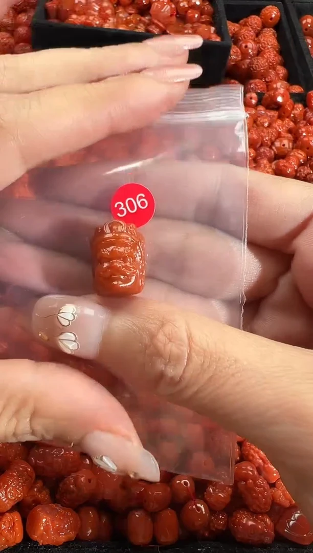 颈饰未镶嵌南红玛瑙1