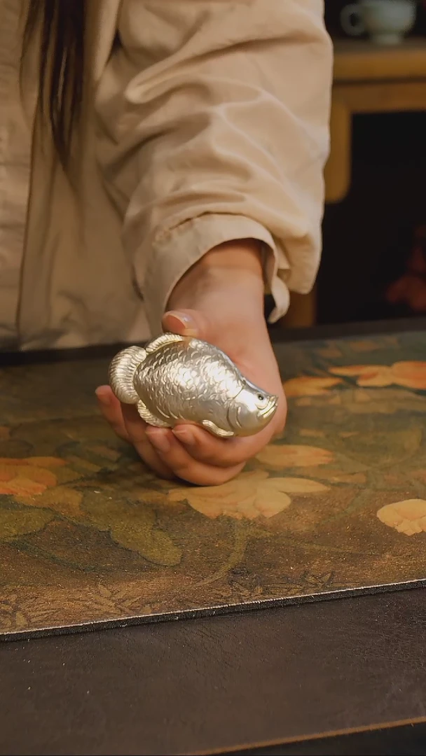 紫砂茶宠包银金龙鱼