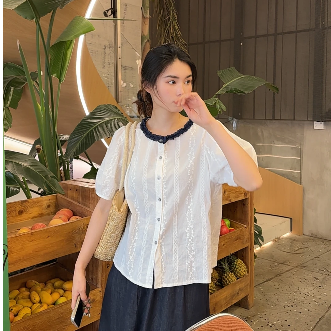 2025夏季新款撞色木耳边圆领短袖衬衣女泡泡袖钩花刺绣衬衫上衣潮