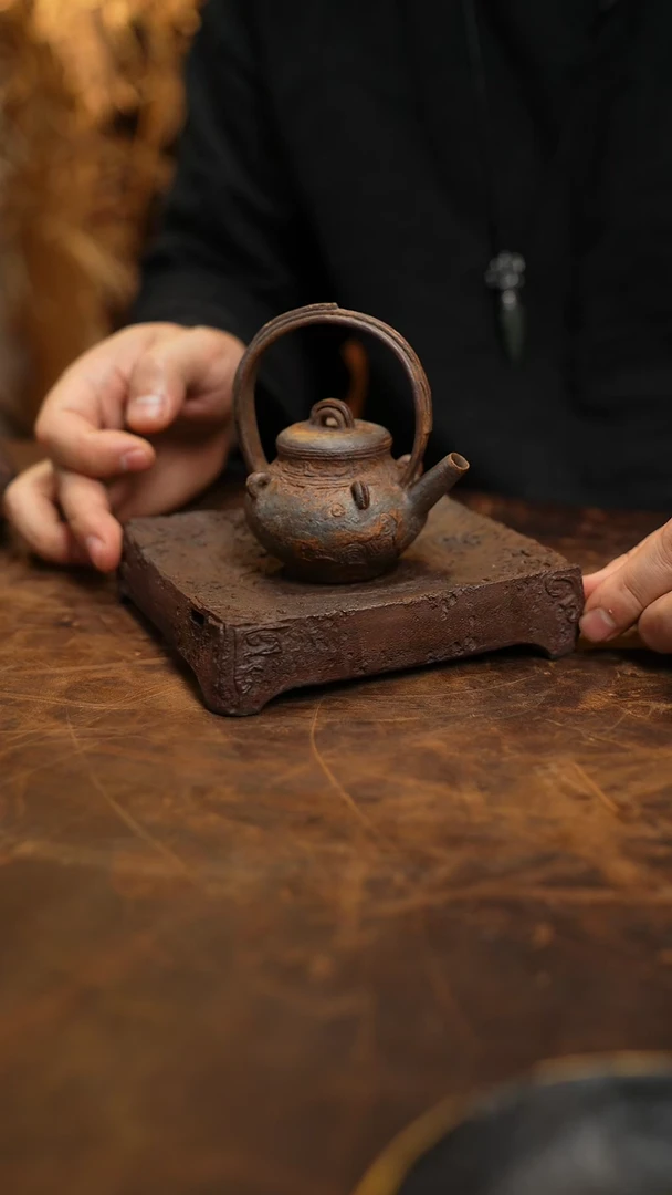 【闪购商品】山也紫砂手捏手刻作品壶承