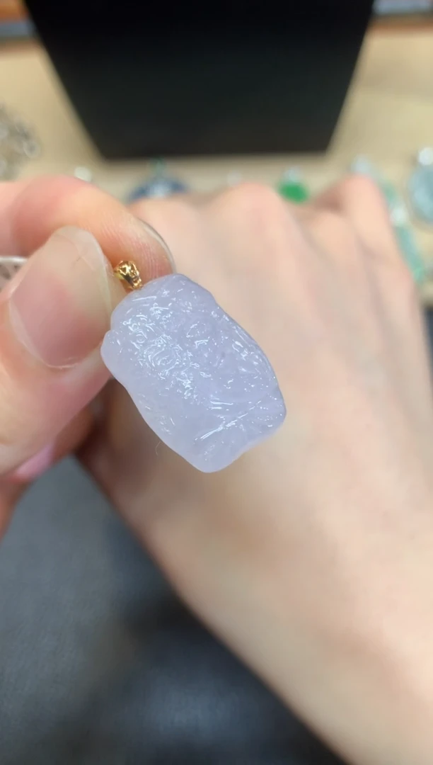 翡翠18K金镶嵌颈饰财神爷【无服务费】