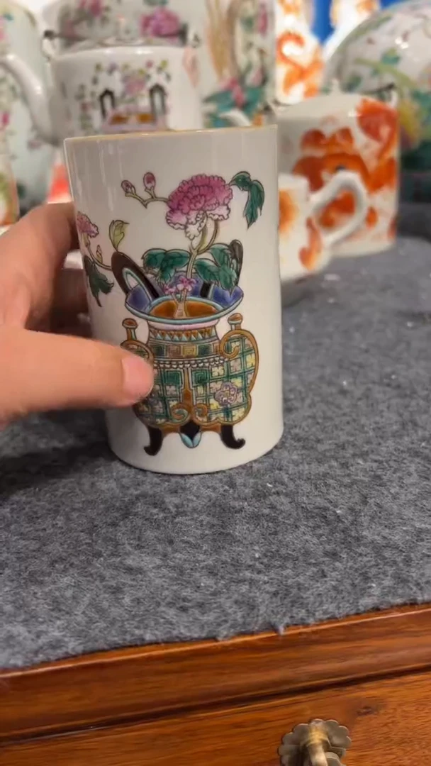 摆件瓷摆件瓷摆件钟鼎笔筒