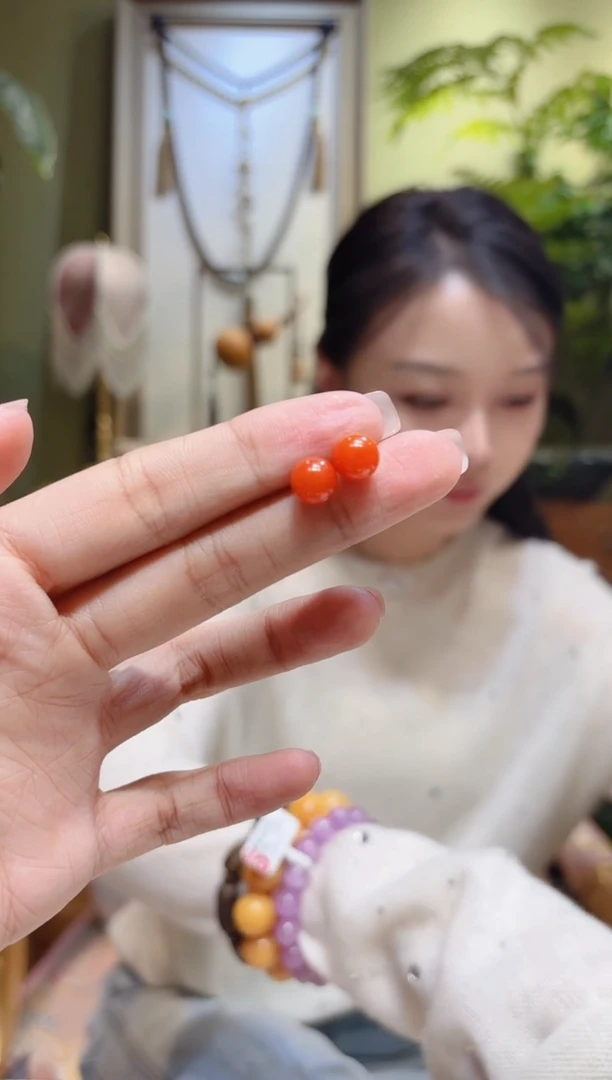 【闪购商品】南红玛瑙耳饰18K金镶嵌南红珠耳钉耳饰
