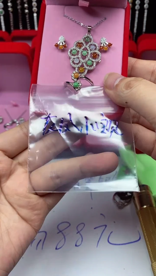 未镶嵌戒指翡翠我****朵翡翠吊坠