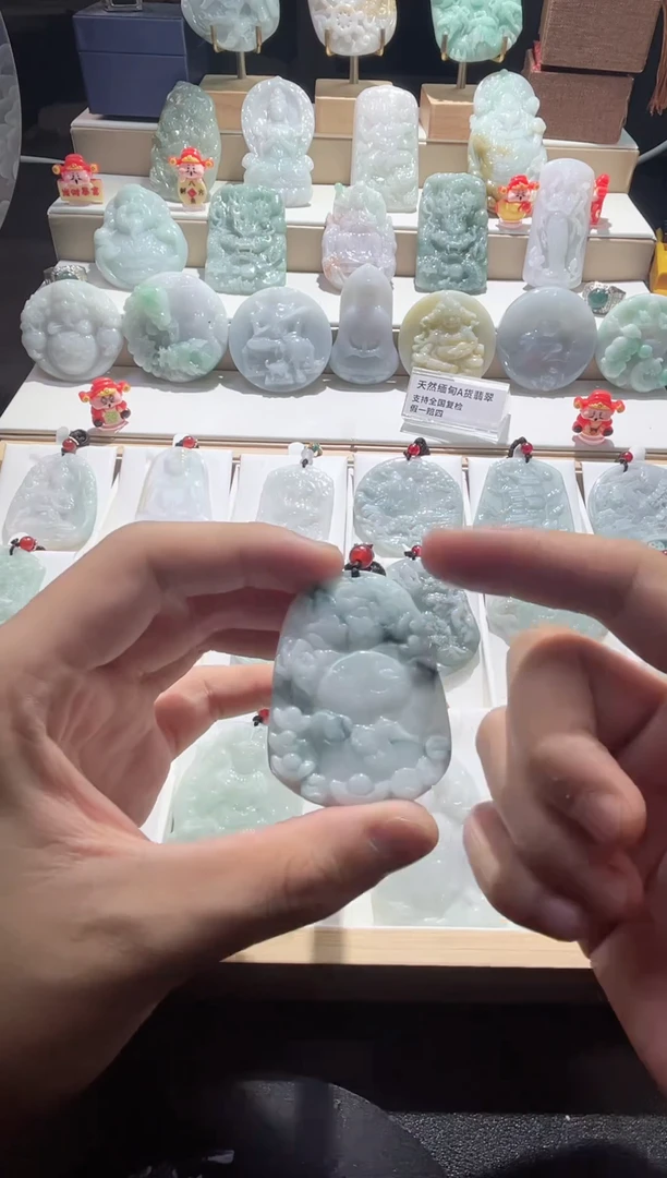 吊坠(赠链)未镶嵌翡翠11/8    13