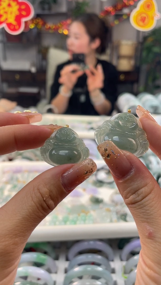 【闪购商品】翡翠吊坠(赠链)18K金镶嵌多样性发货 发一件