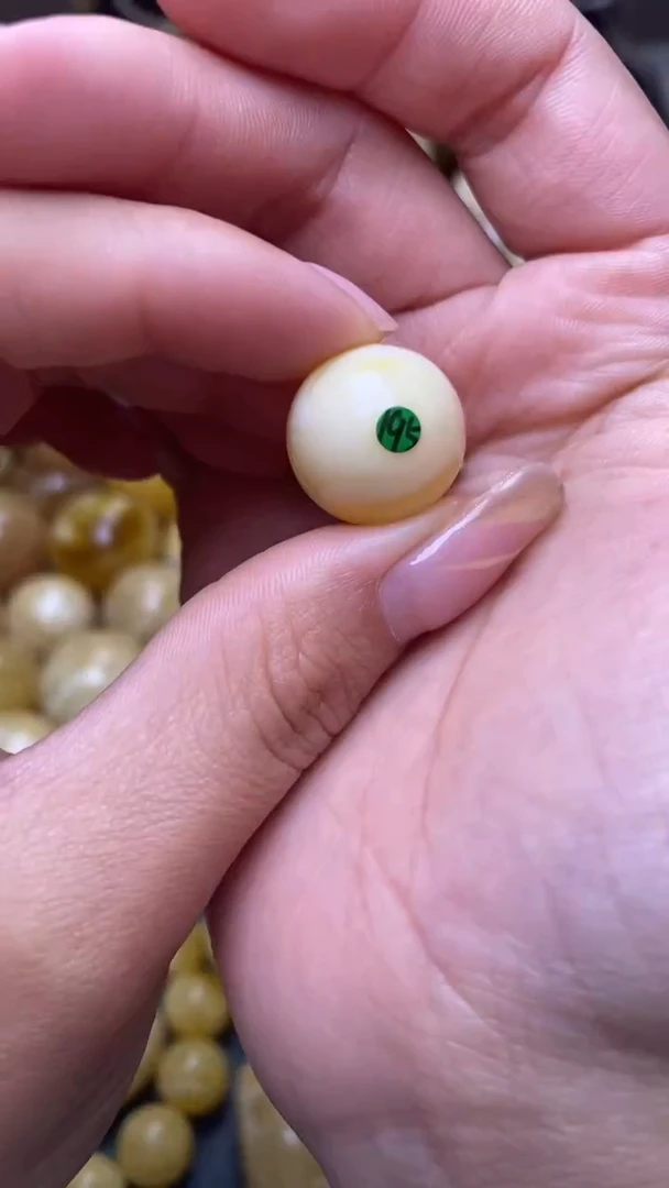 未镶嵌琥珀裸石葵. 92