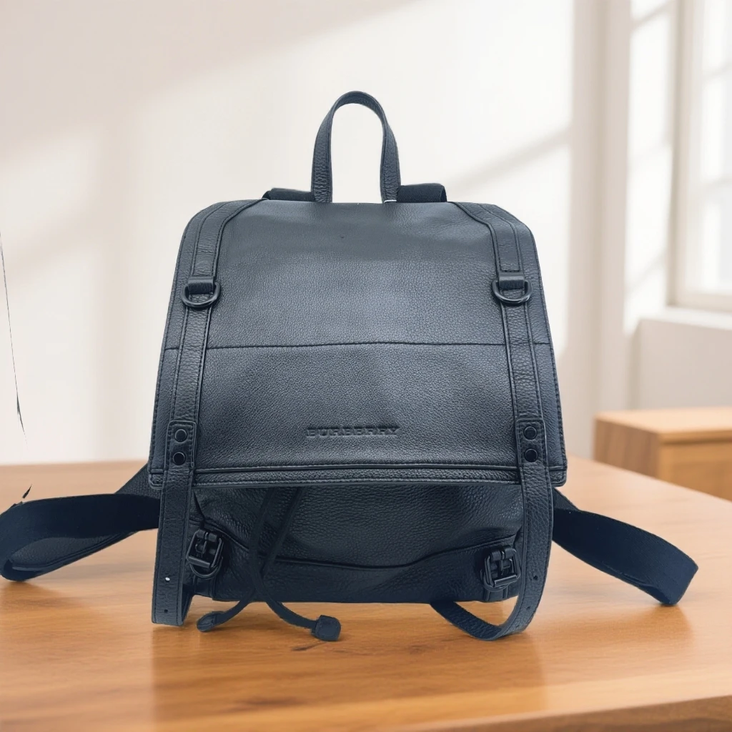 95新 BURBERRY/博柏利   黑色双肩包  1733 9907