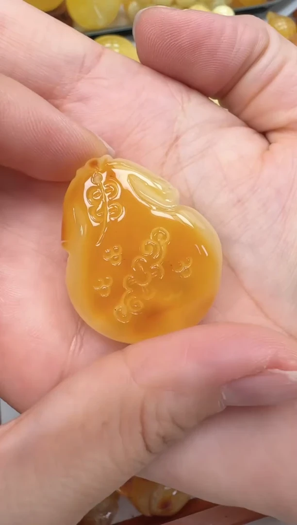 裸石琥珀未镶嵌如图