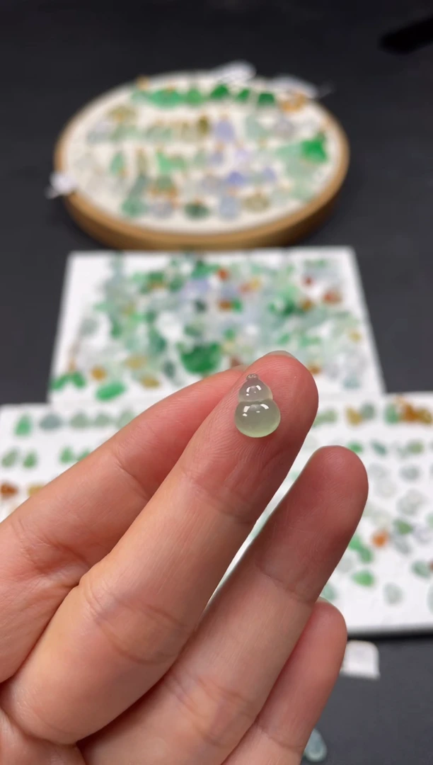 吊坠(不含链)18K金镶嵌翡翠一个JK636