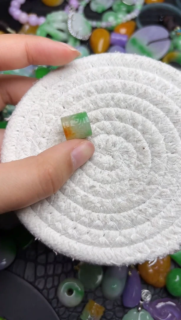 颈饰未镶嵌翡翠缅甸翡翠吊坠