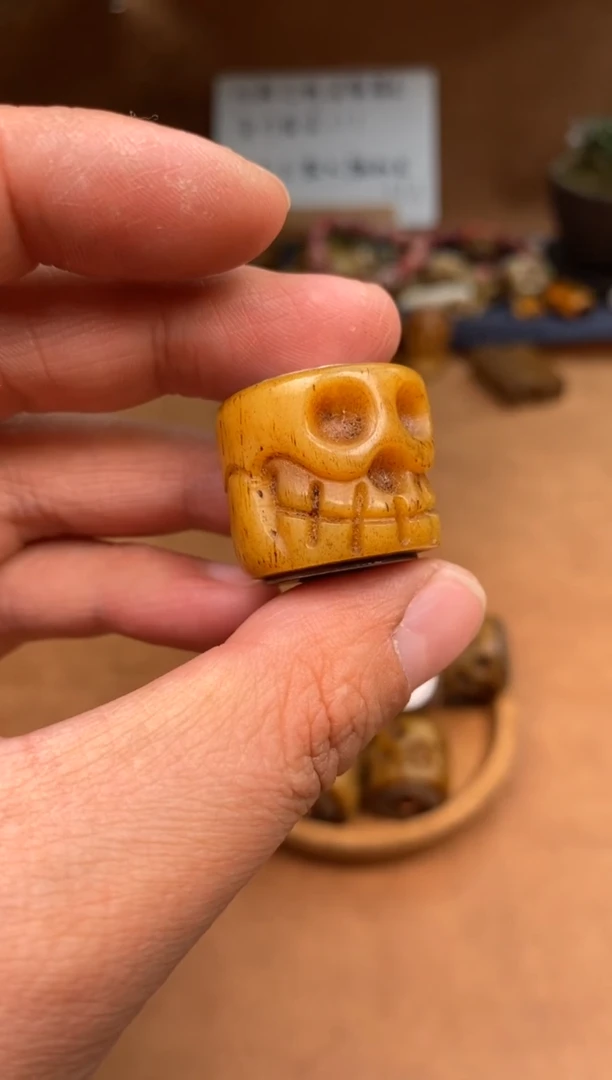 【闪购商品】牛骨吊坠P623-马骨阿呆-非完美