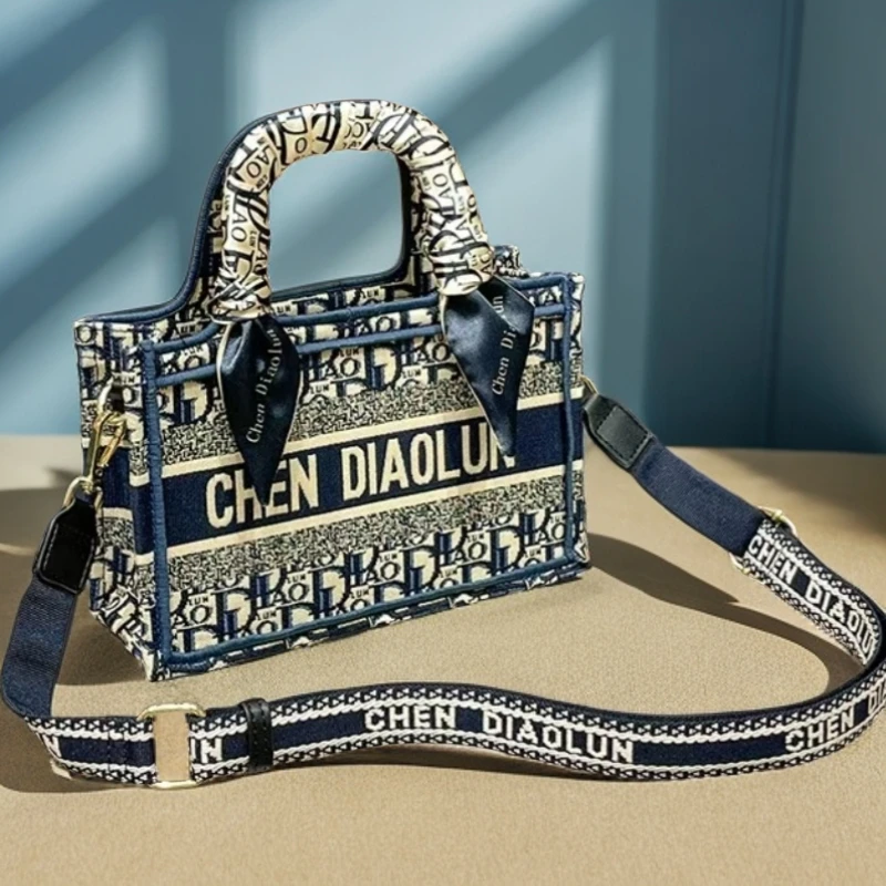 时尚女士刺绣手提托特包香港正品2025洋气百搭轻奢单肩斜挎女包